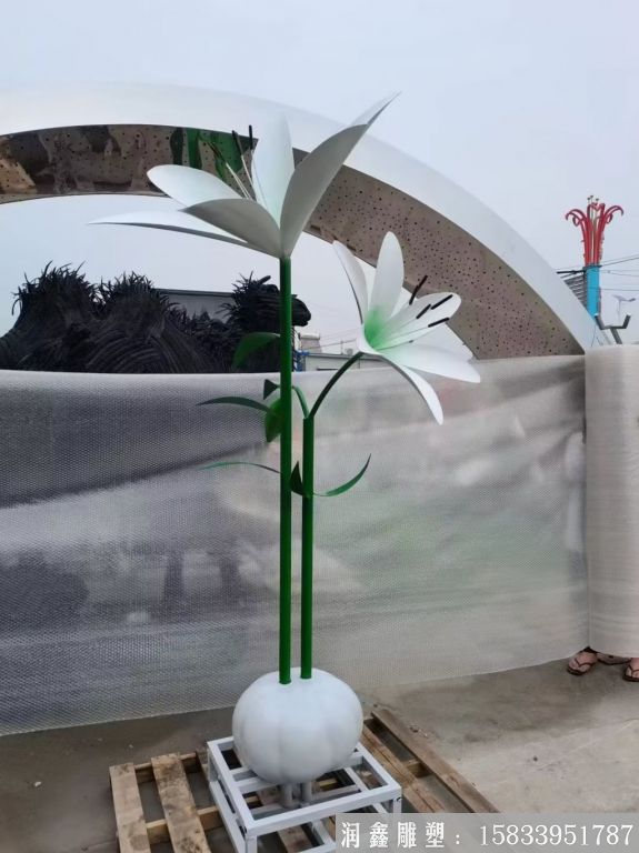 不銹鋼百合花雕塑，仿真花朵雕塑